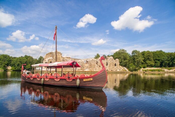 Kuoknesės pilis, Skriveru saldainiai ir plaukimas vikingų laivu!